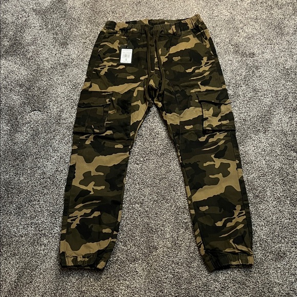 NEW!! - Men's Camouflage Cargo Joggers - Picture 1 of 5
